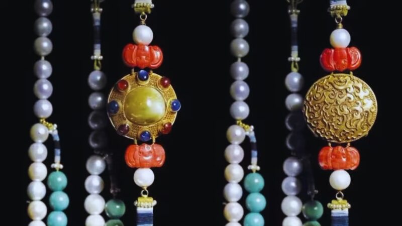 Emperor Yongzheng's (Yinzhen) Ceremonial Eastern Pearl Court Necklace